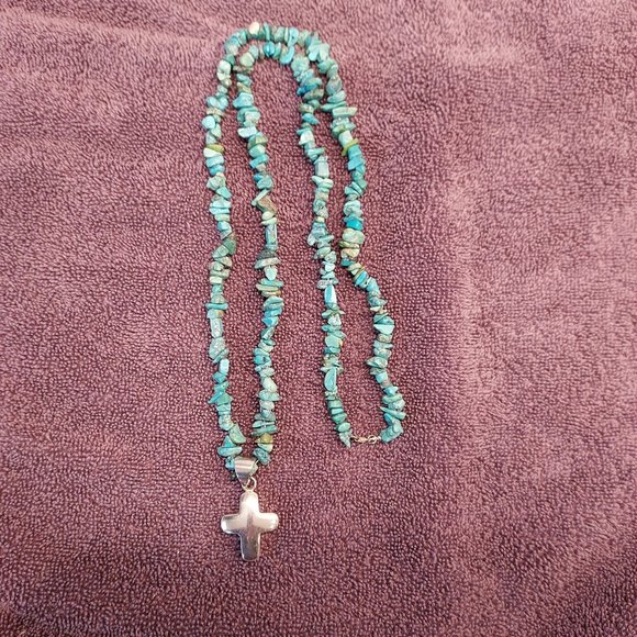Silpada puffy sterling cross on Turquoise chip necklace w sterling lobster clasp - Picture 2 of 9